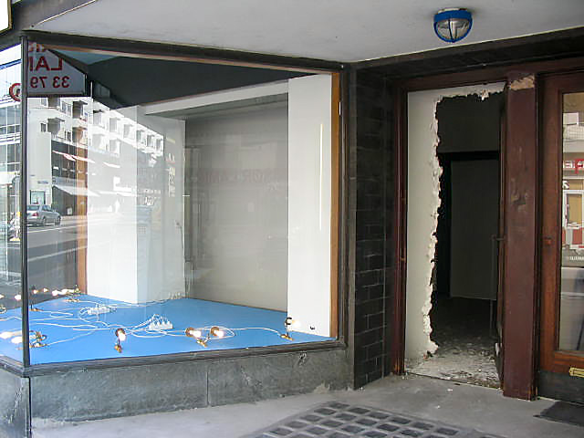 A city where the traffic lights are a place of contemplation — installation detail