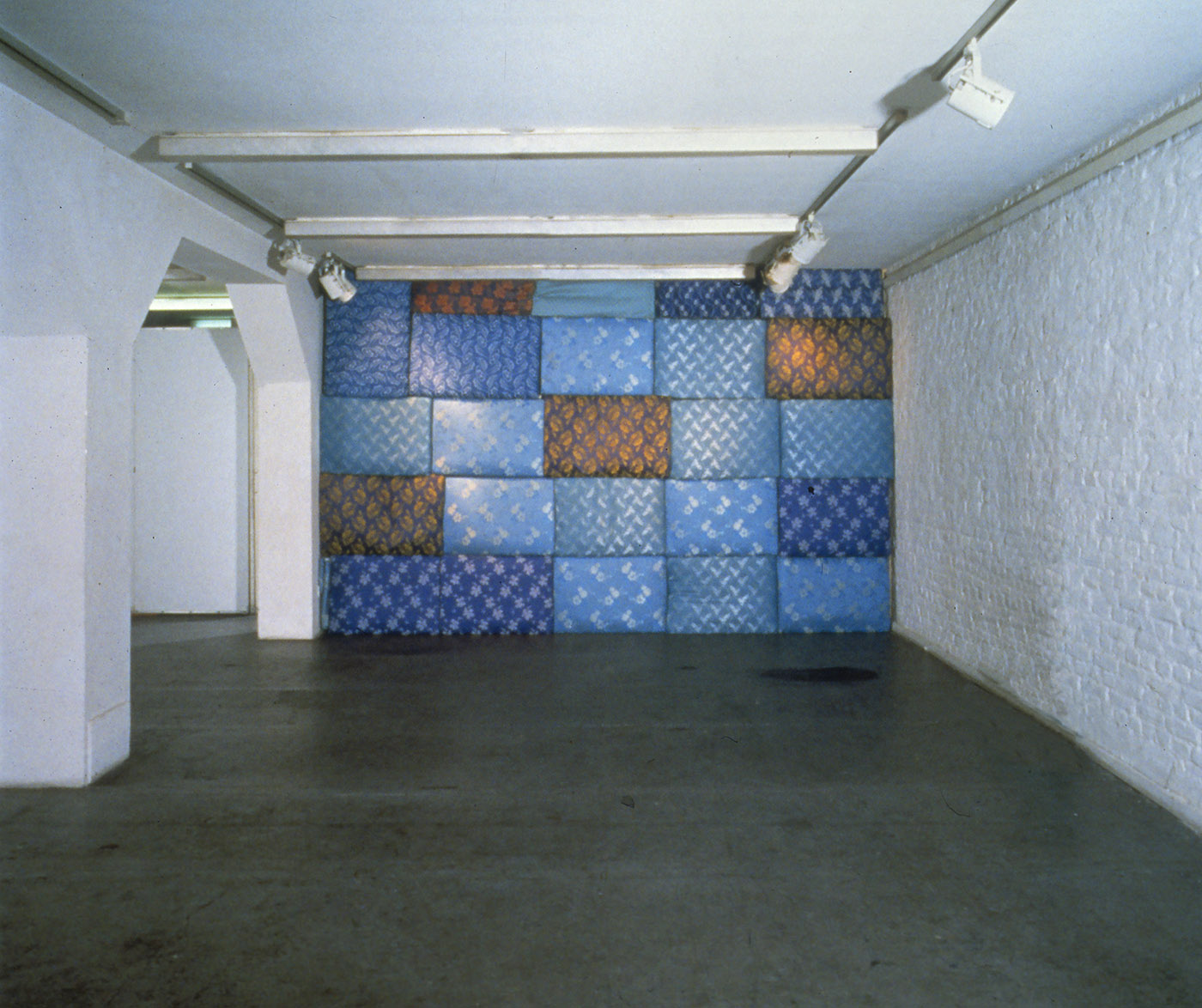 Mattress Wall — installation view, Forum Bilker Straße, Düsseldorf, 1994